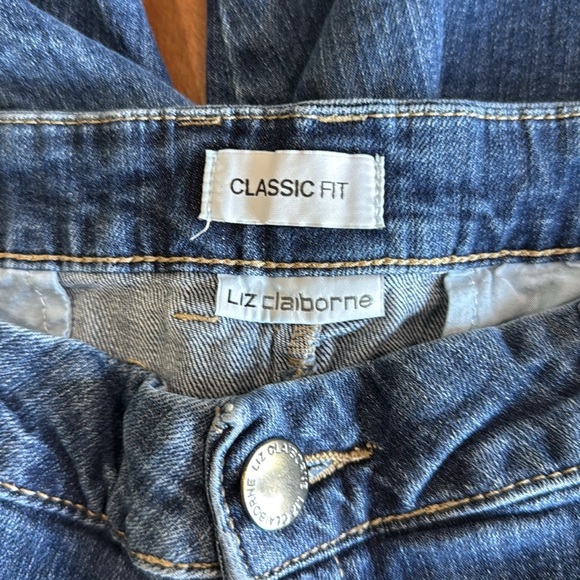 Liz Claiborne Med Wash Classsic Fit Denim Jean Shorts 10" Inseam Size 16 - Picture 3 of 4